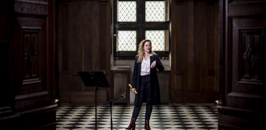 Opnames Frederike Van Lindt in de raadzaal Opnames Frederike Van Lindt in de raadzaal