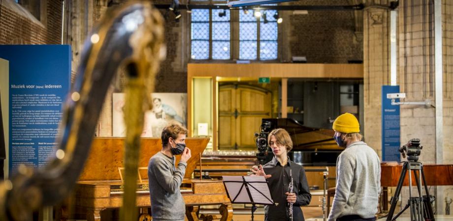 Balder Dendievel in de hal op het gelijkvloers van het Vleeshuis