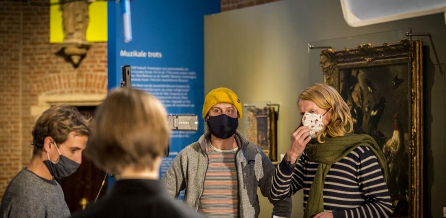 Balder Dendievel in de hal op het gelijkvloers van het Vleeshuis Balder Dendievel in de hal op het gelijkvloers van het Vleeshuis